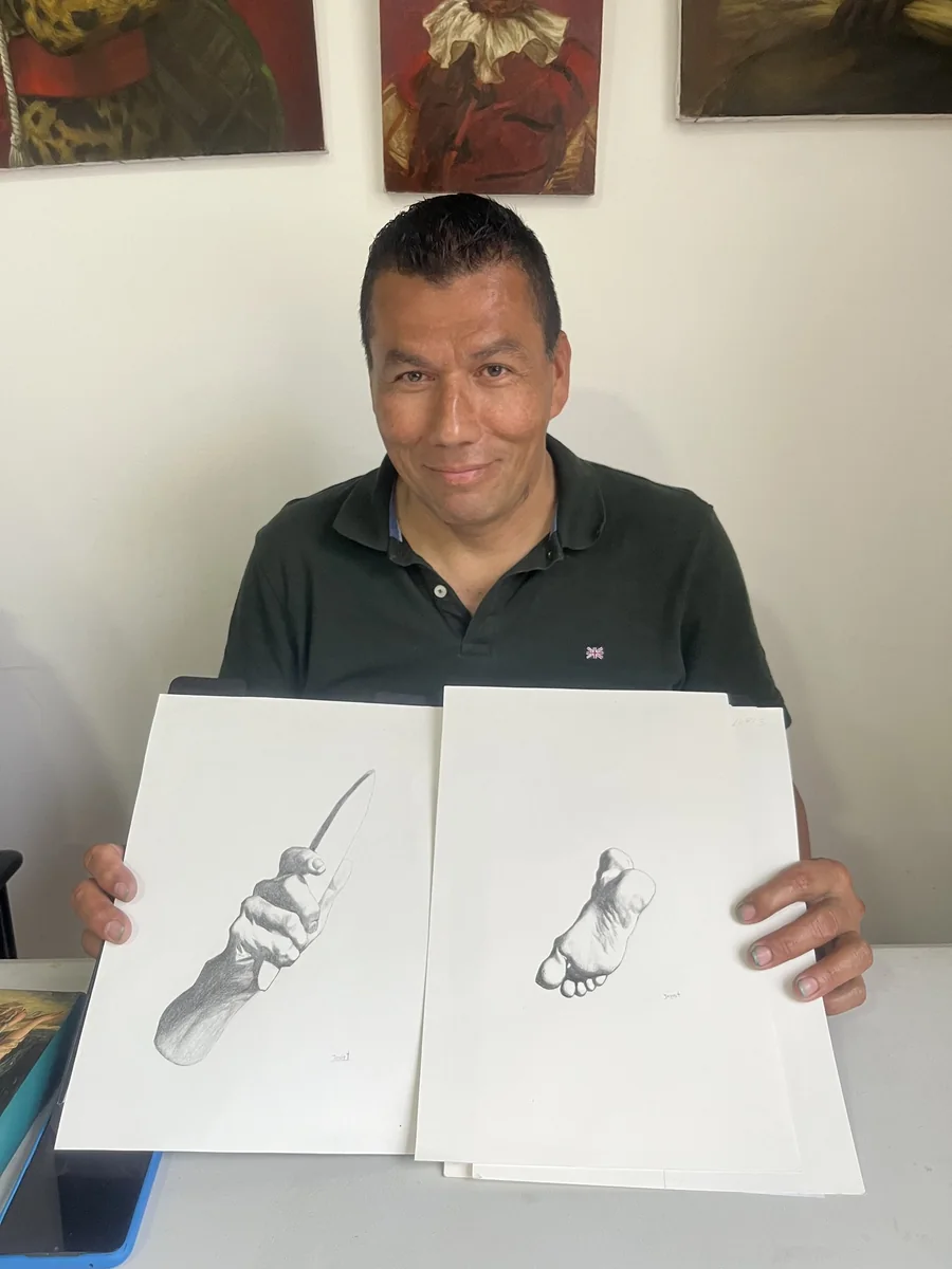 Jesús con sus estudios de mano y pie, láminas de bargue
