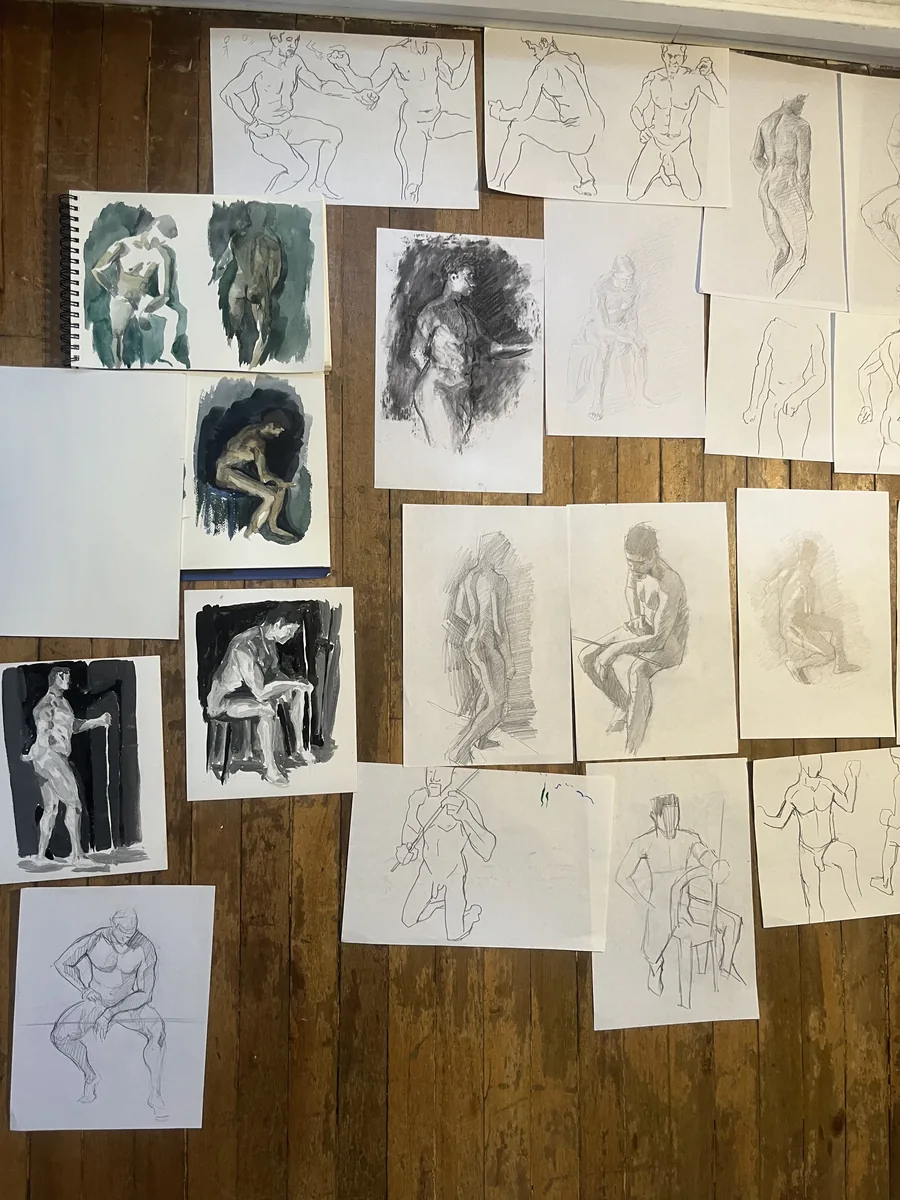 Pared de dibujos de alumnos